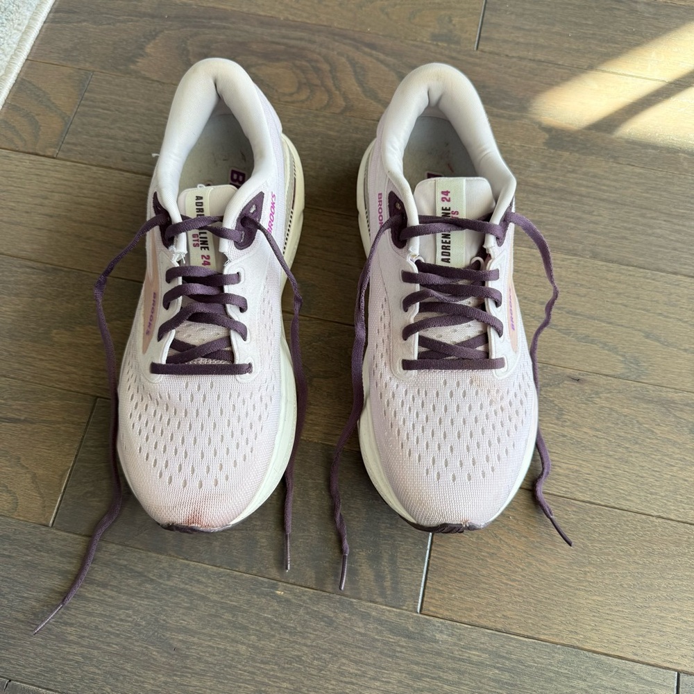 Brooks Adrenaline GTS 24 sneakers
